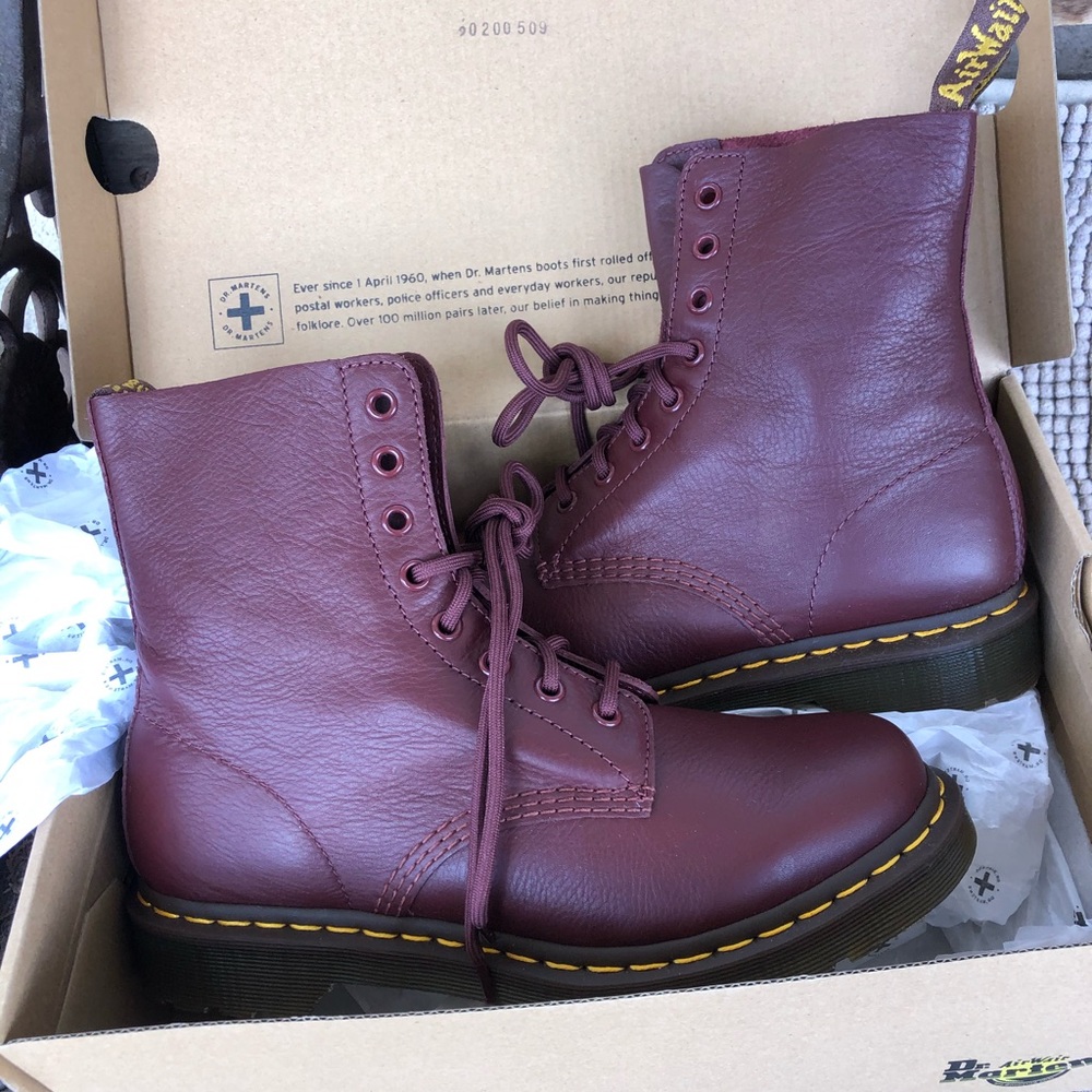 ❤️Dr Martens 1460 Cherry Red Pascals❤️